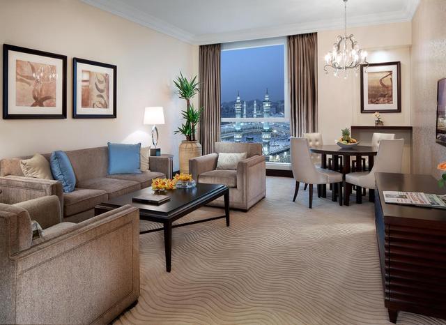 Fairmont Gold Jr Suite King Haram