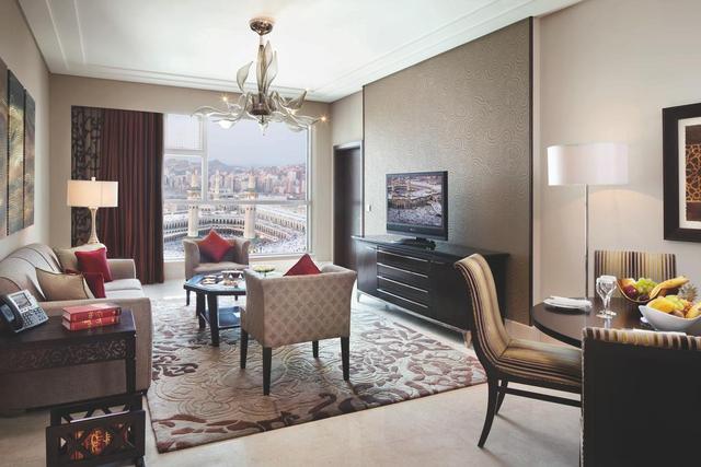 Fairmont Gold Jr Suite King Kaaba